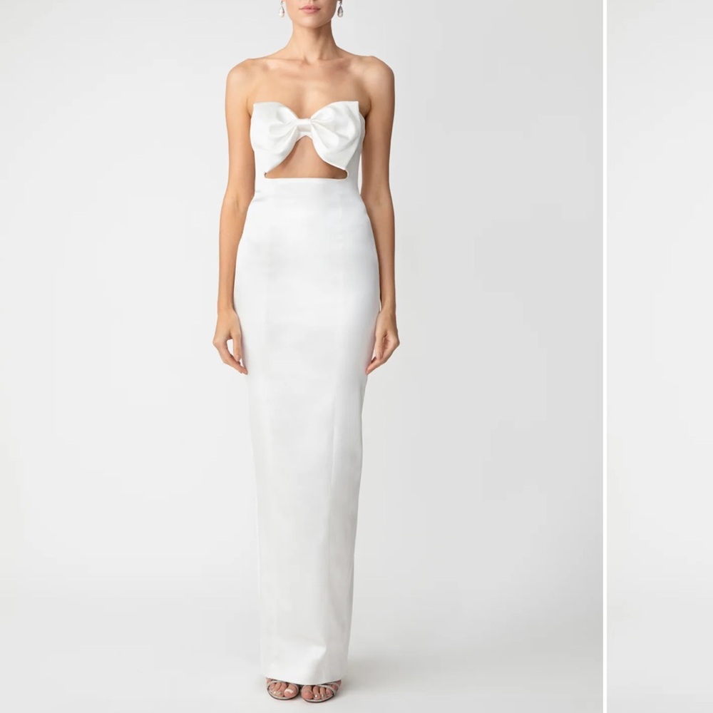 WHITE STRAPLESS GOWN